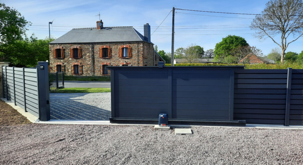 Portail coulissant en aluminium